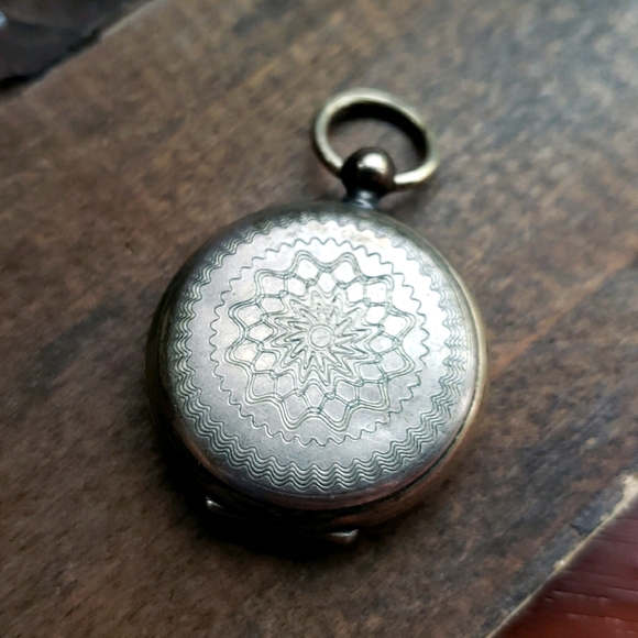 Antique Civil War Era Locket with Tin Types - Picture 2 of 8